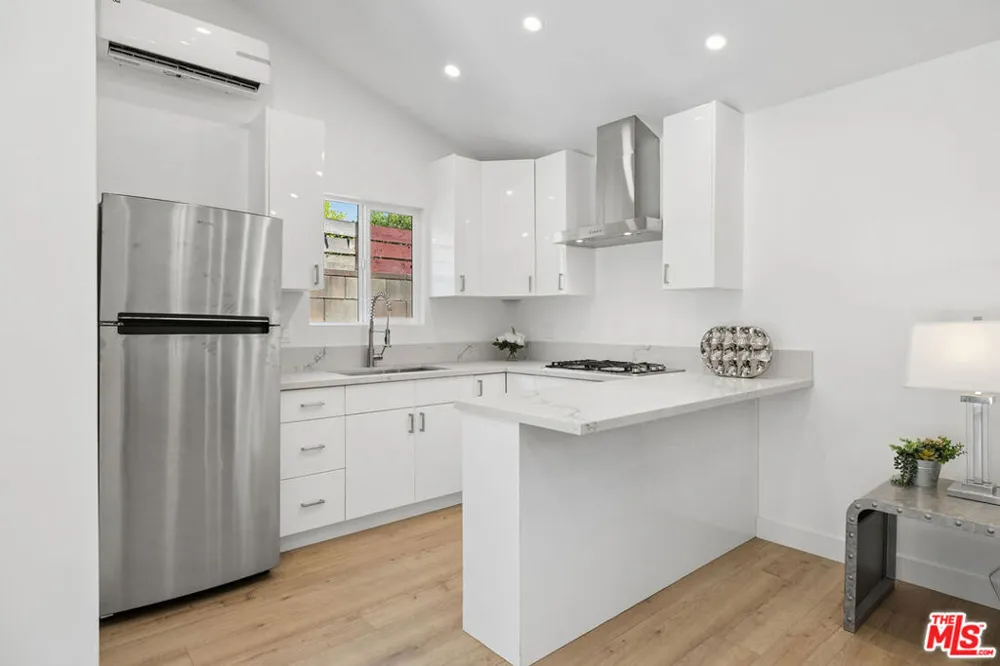 5822 Saloma Avenue Sherman Oaks, CA 91411