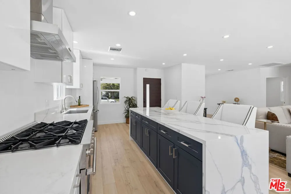 5822 Saloma Avenue Sherman Oaks, CA 91411