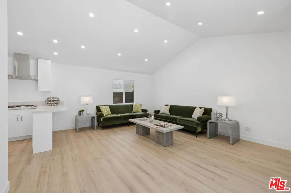 5822 Saloma Avenue Sherman Oaks, CA 91411