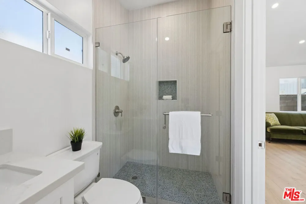 5822 Saloma Avenue Sherman Oaks, CA 91411