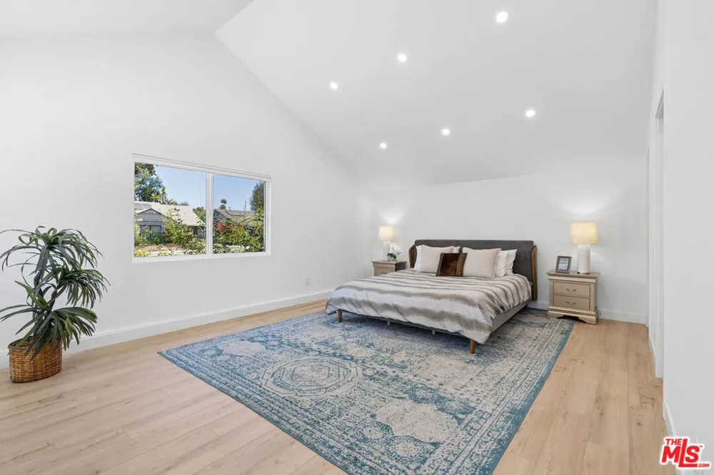 5822 Saloma Avenue Sherman Oaks, CA 91411