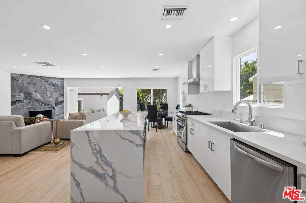 5822 Saloma Avenue Sherman Oaks, CA 91411