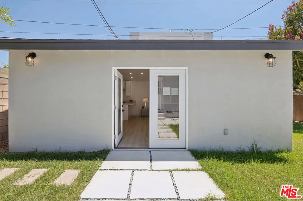 5822 Saloma Avenue Sherman Oaks, CA 91411