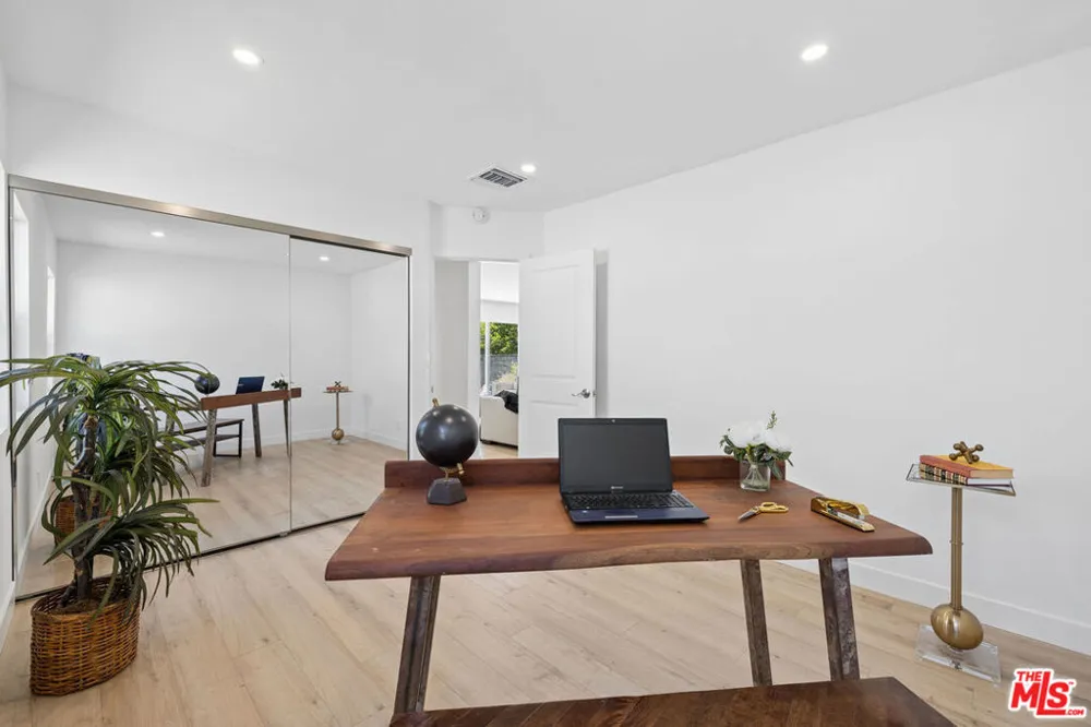 5822 Saloma Avenue Sherman Oaks, CA 91411