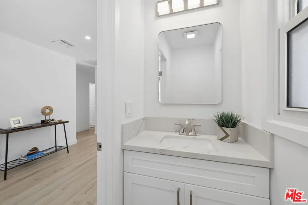 5822 Saloma Avenue Sherman Oaks, CA 91411