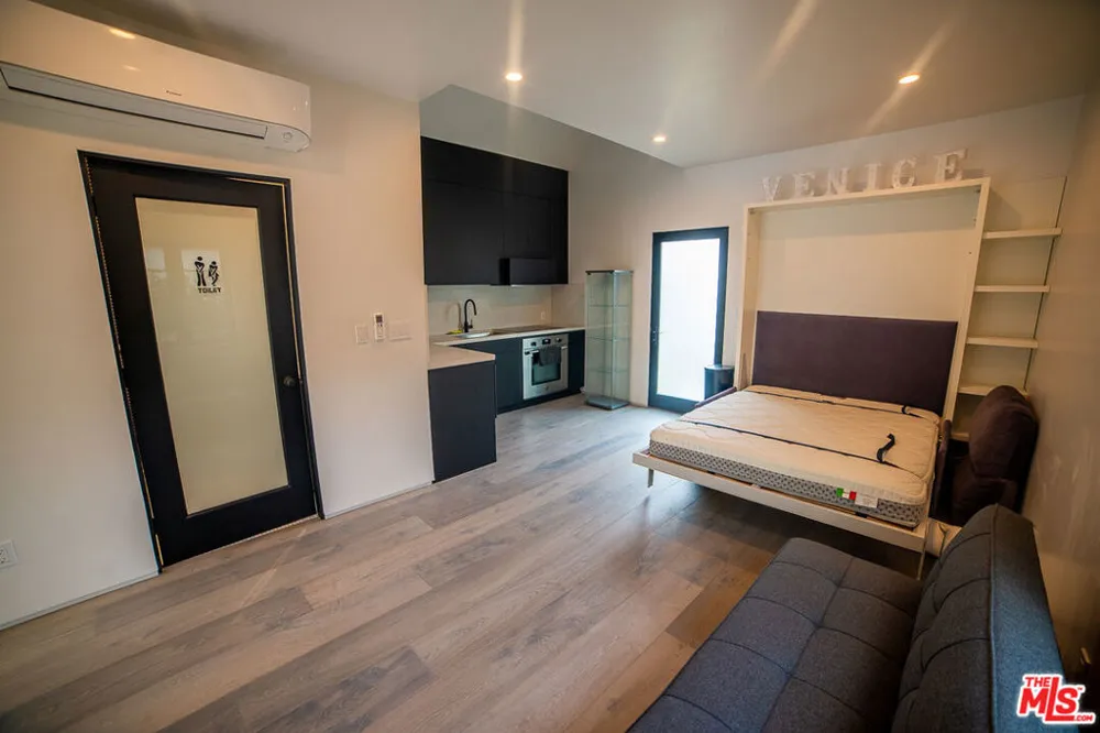 205 Venice Way Los Angeles, CA 90291