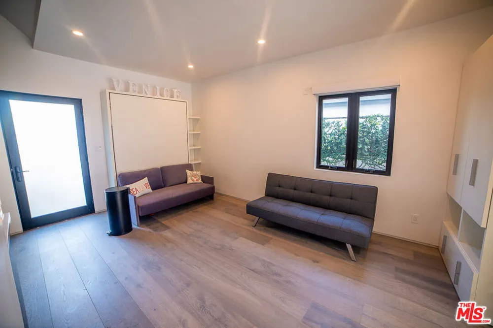 205 Venice Way Los Angeles, CA 90291