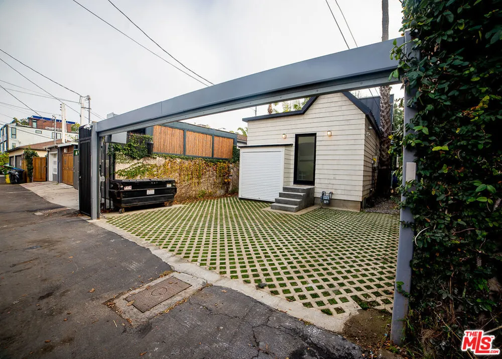 205 Venice Way Los Angeles, CA 90291