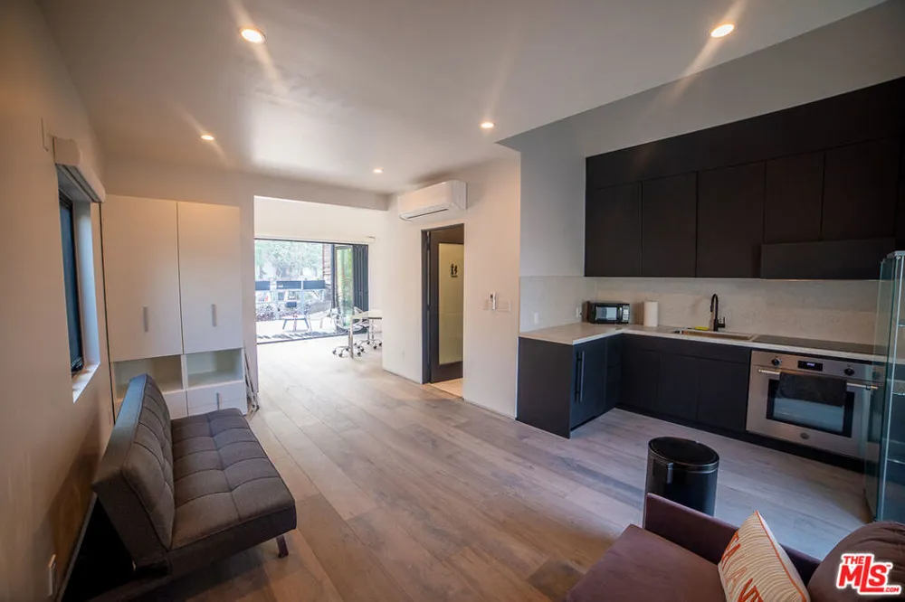 205 Venice Way Los Angeles, CA 90291