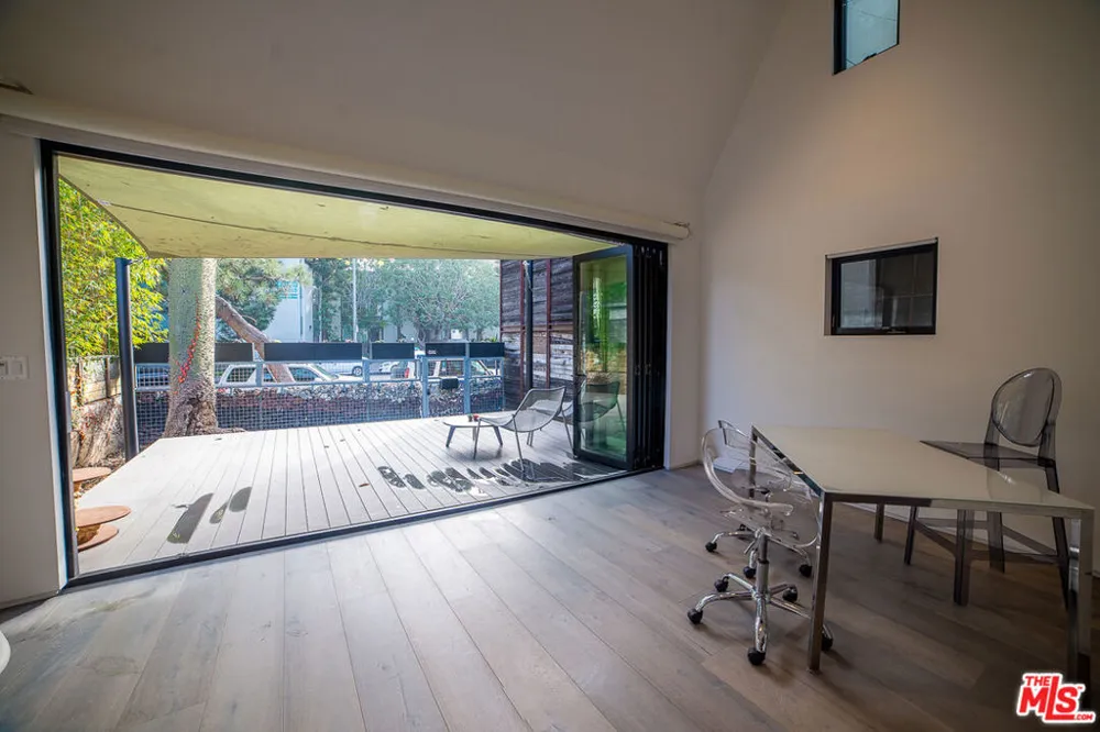 205 Venice Way Los Angeles, CA 90291