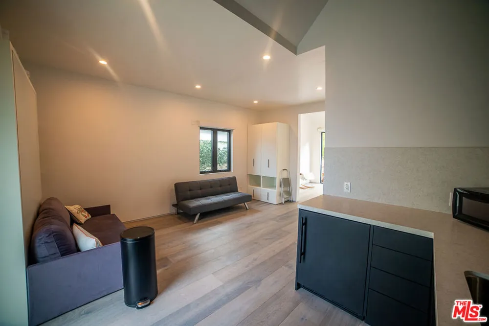 205 Venice Way Los Angeles, CA 90291