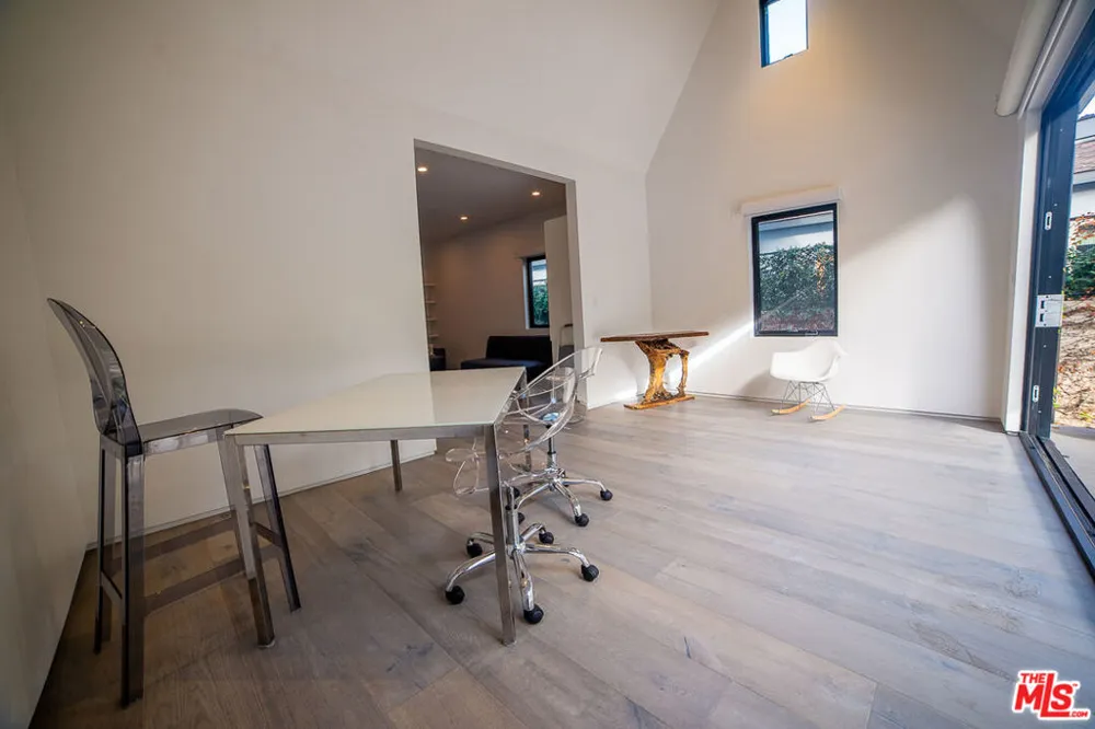 205 Venice Way Los Angeles, CA 90291