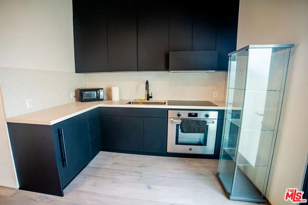 205 Venice Way Los Angeles, CA 90291