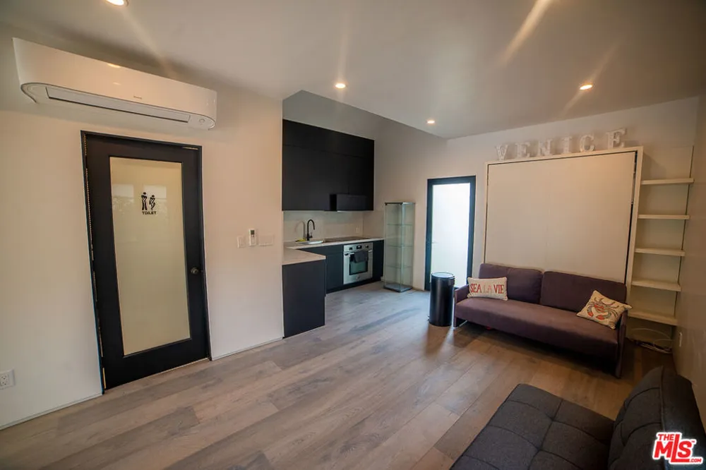 205 Venice Way Los Angeles, CA 90291