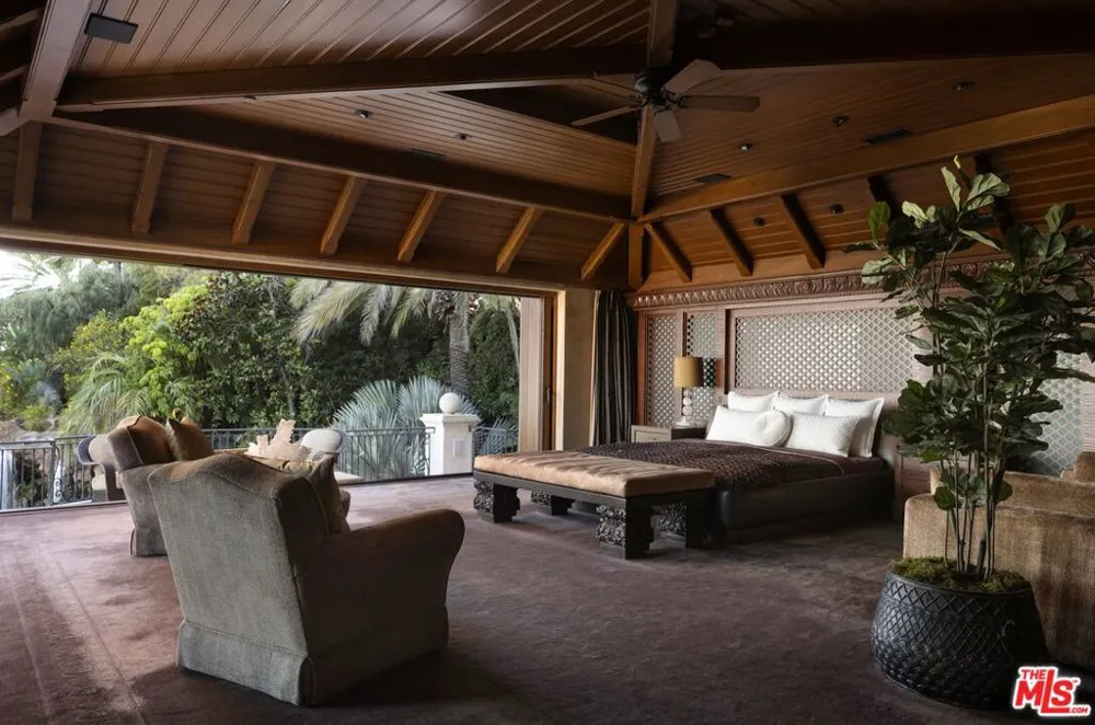 10066 Cielo Drive Los Angeles, CA 90210