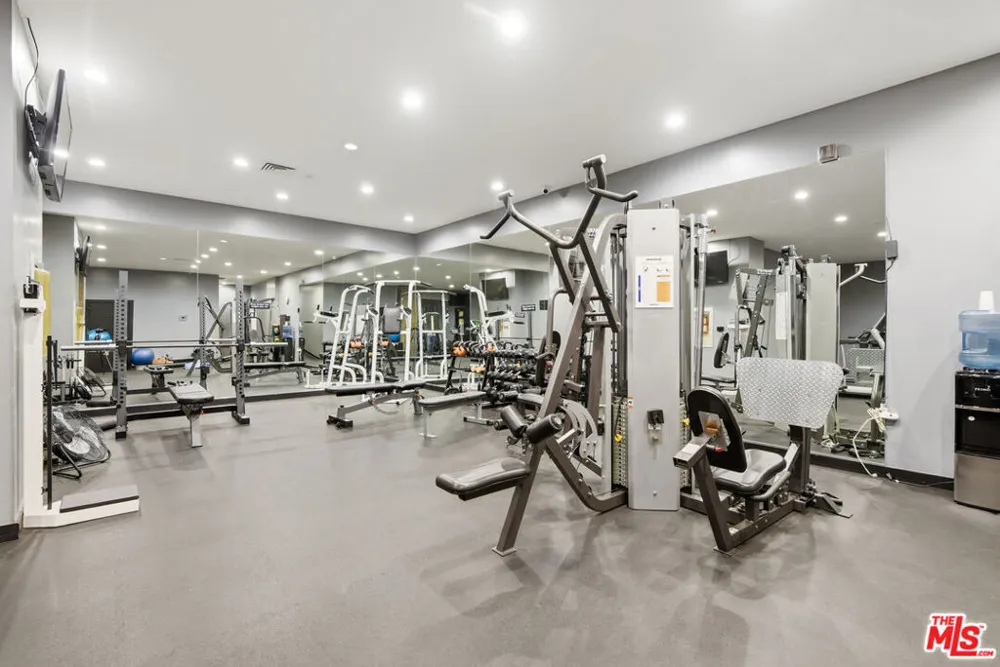 7135 Hollywood Boulevard #206 Los Angeles, CA 90046