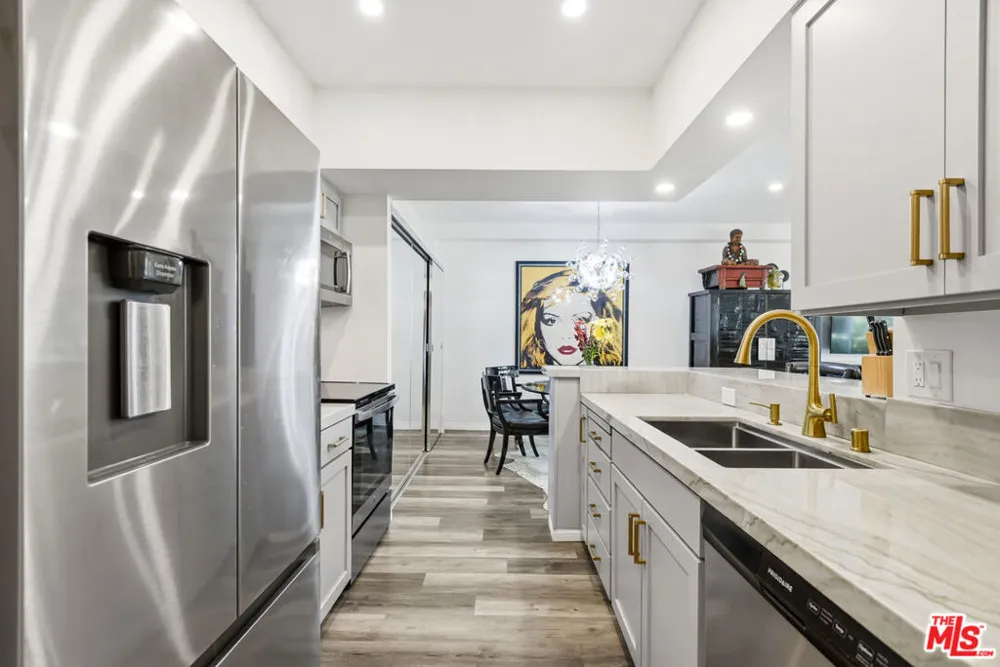 7135 Hollywood Boulevard #206 Los Angeles, CA 90046