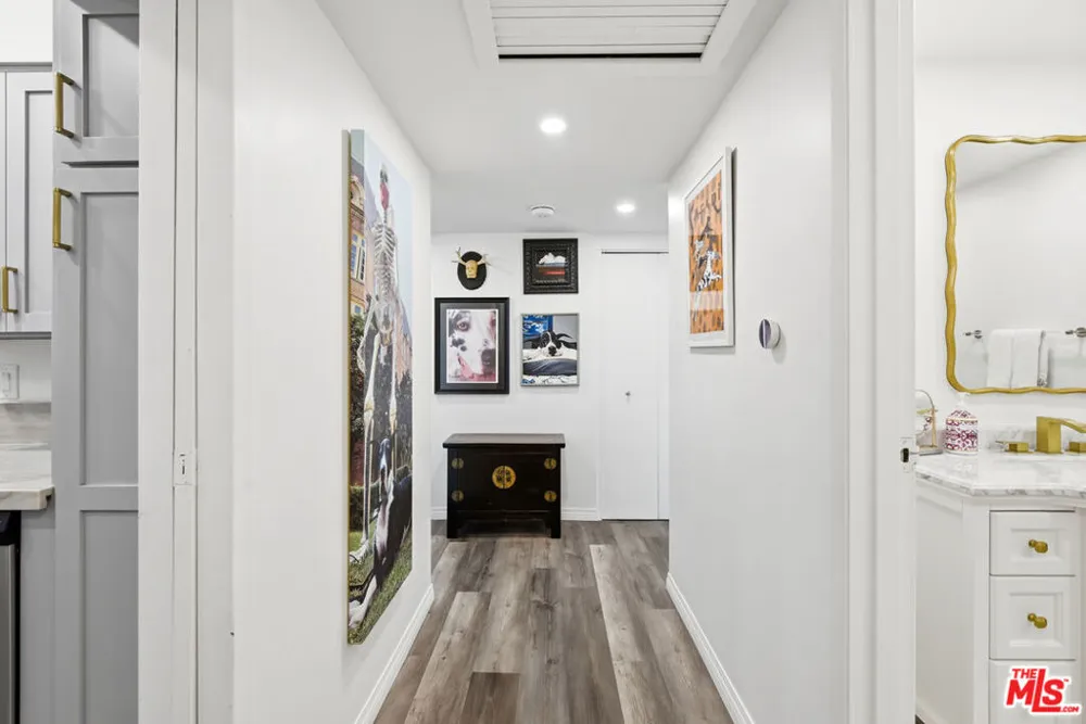 7135 Hollywood Boulevard #206 Los Angeles, CA 90046