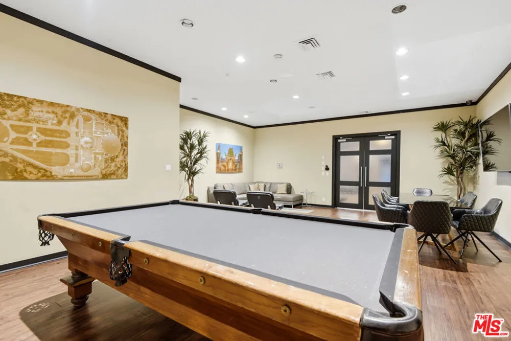 7135 Hollywood Boulevard #206 Los Angeles, CA 90046