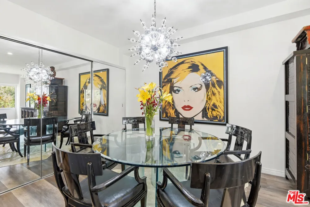 7135 Hollywood Boulevard #206 Los Angeles, CA 90046