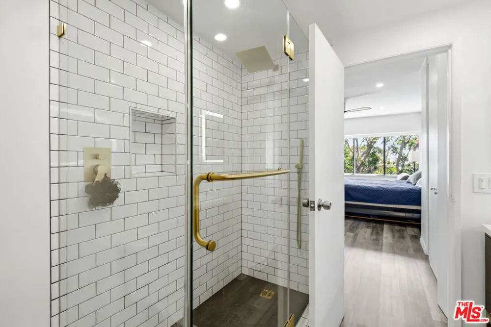 7135 Hollywood Boulevard #206 Los Angeles, CA 90046
