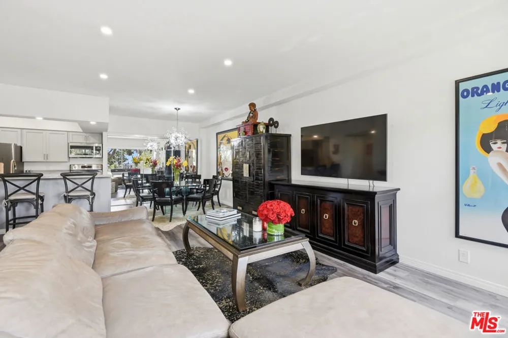 7135 Hollywood Boulevard #206 Los Angeles, CA 90046