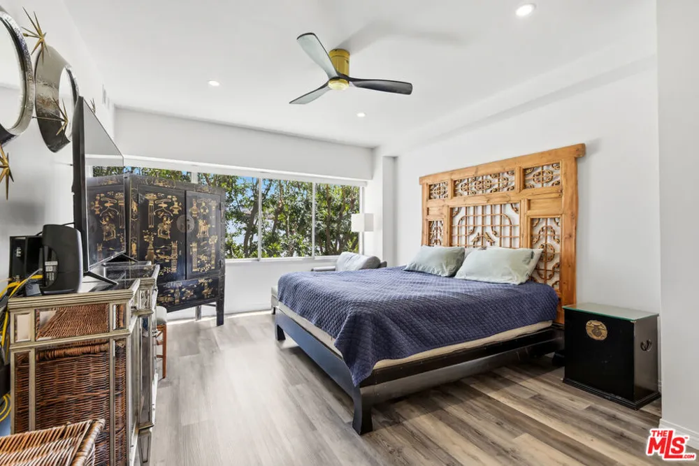 7135 Hollywood Boulevard #206 Los Angeles, CA 90046