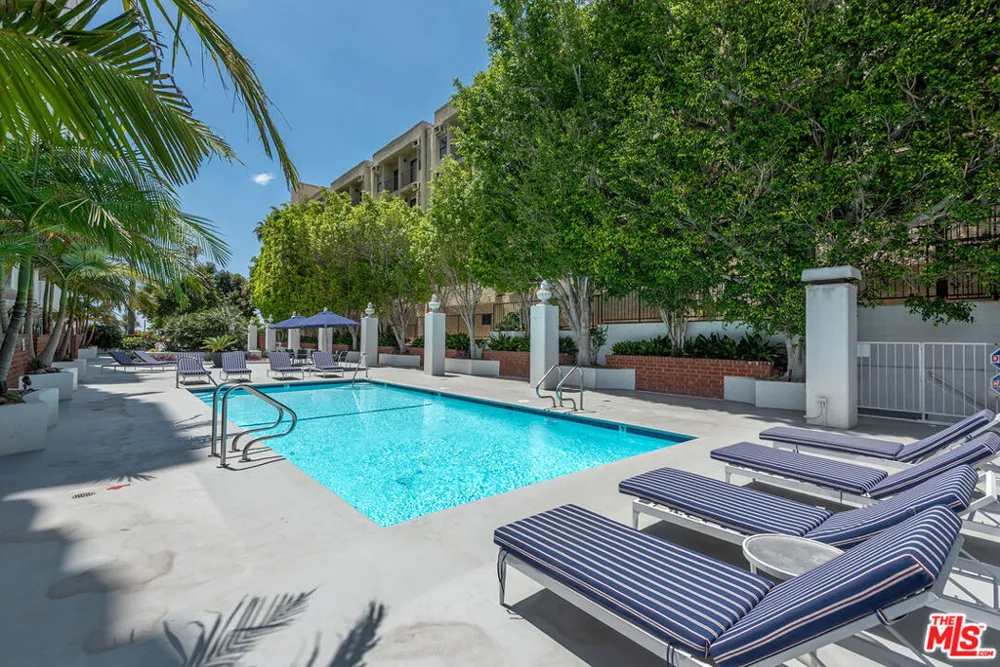 7135 Hollywood Boulevard #206 Los Angeles, CA 90046