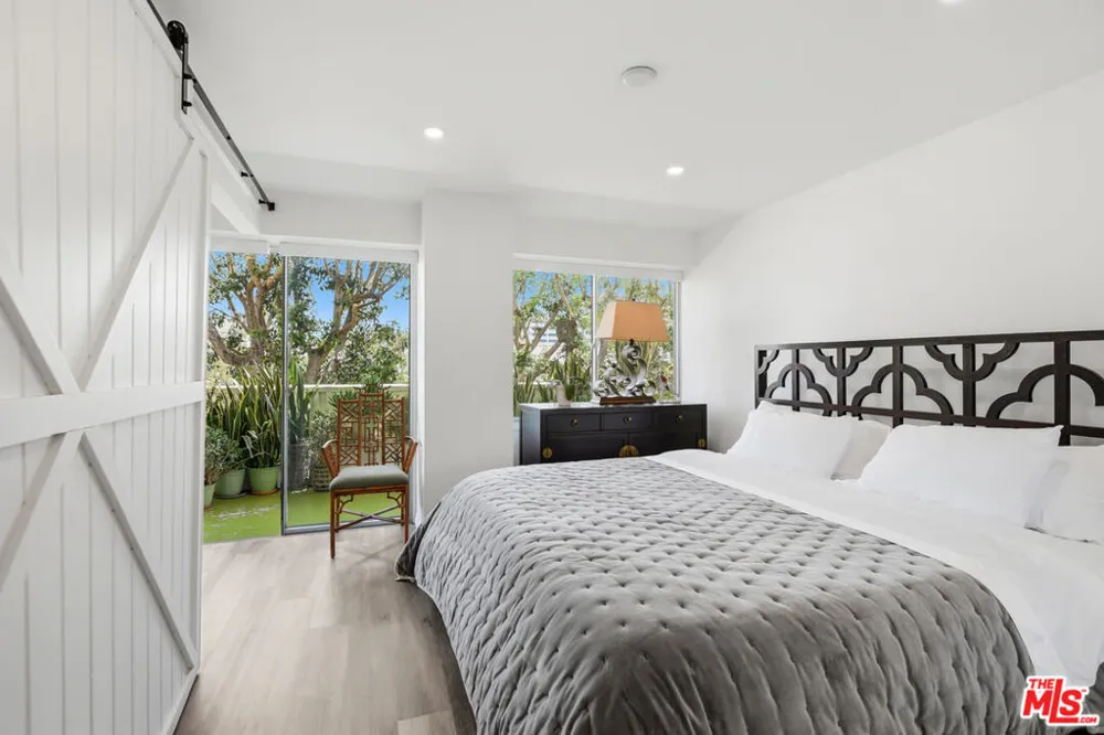7135 Hollywood Boulevard #206 Los Angeles, CA 90046