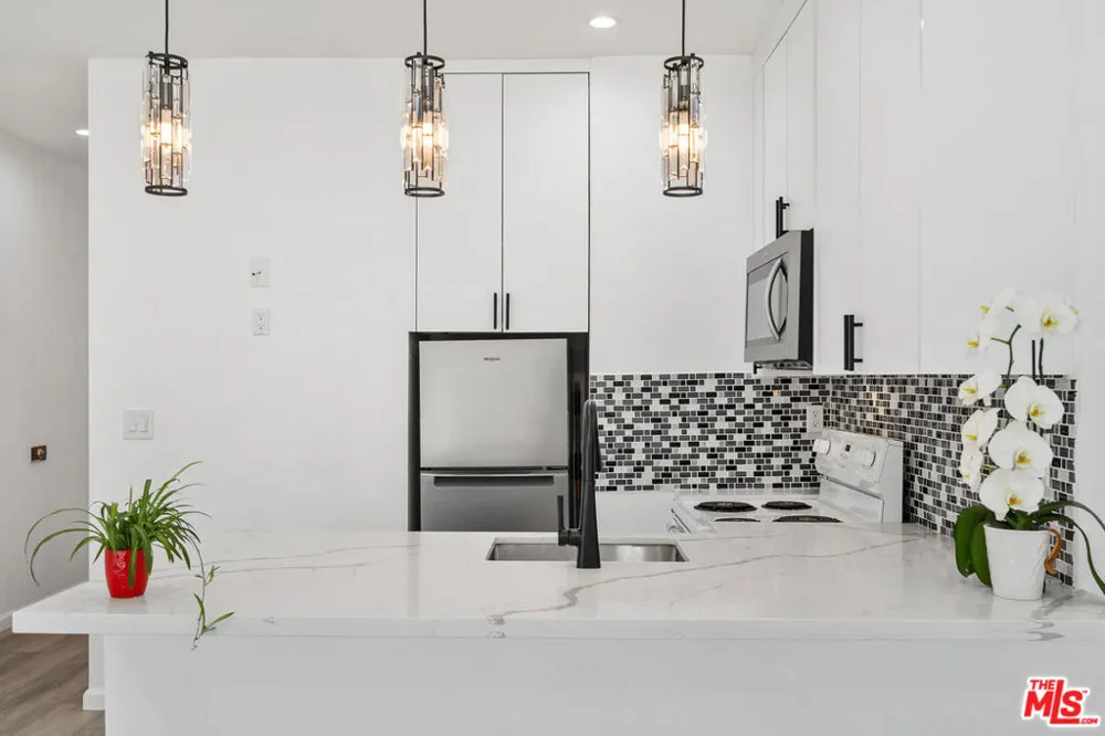 1440 VETERAN AVENUE #217 Los Angeles, CA 90024