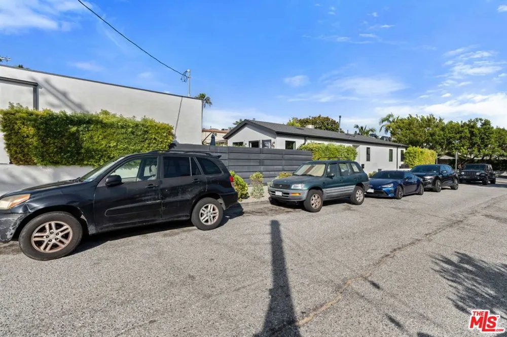801 Howard Street Los Angeles, CA 90292