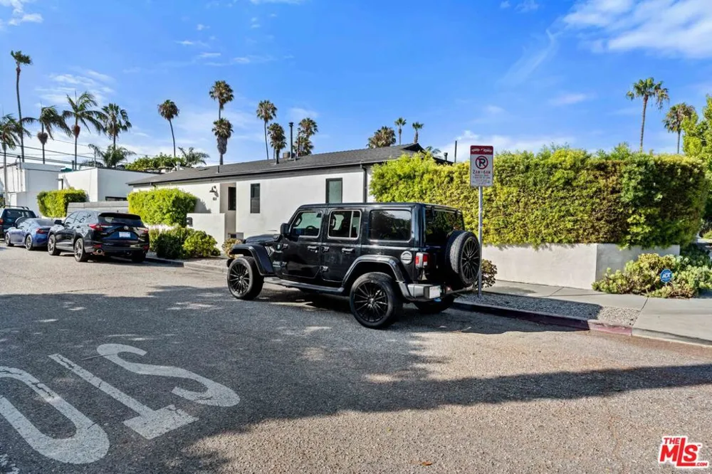 801 Howard Street Los Angeles, CA 90292