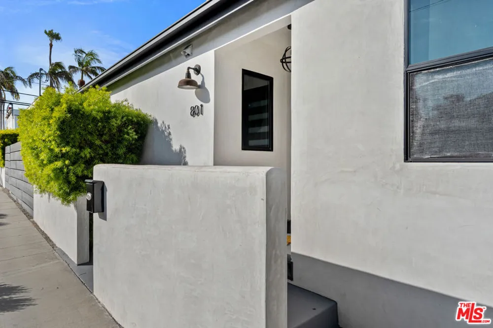 801 Howard Street Los Angeles, CA 90292
