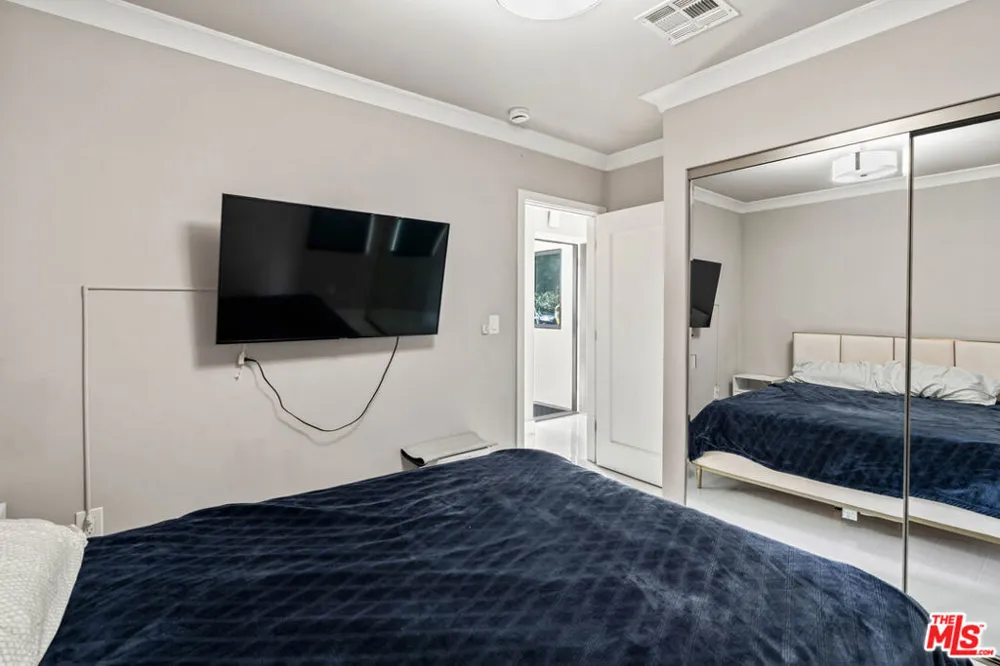 801 Howard Street Los Angeles, CA 90292