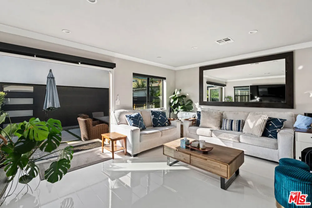 801 Howard Street Los Angeles, CA 90292
