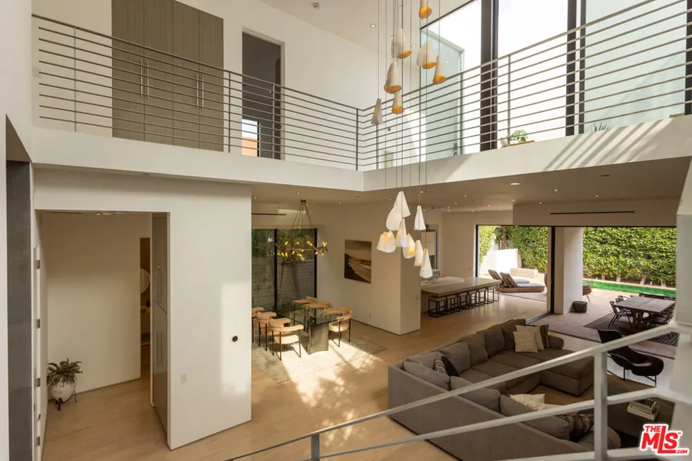 132 Laurel Avenue Los Angeles, CA 90048