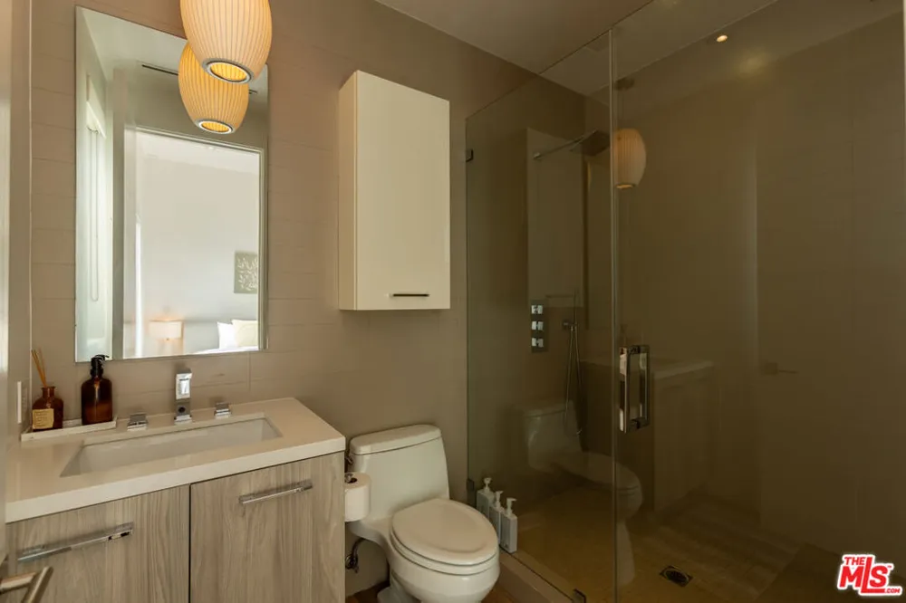 132 Laurel Avenue Los Angeles, CA 90048