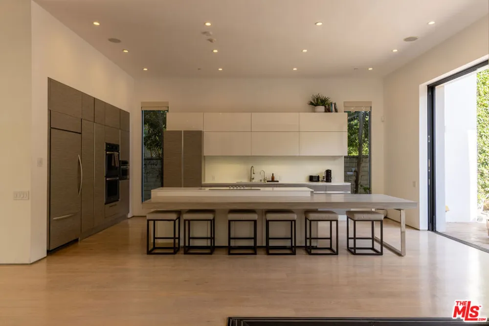 132 Laurel Avenue Los Angeles, CA 90048