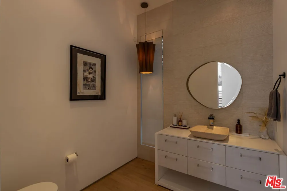 132 Laurel Avenue Los Angeles, CA 90048