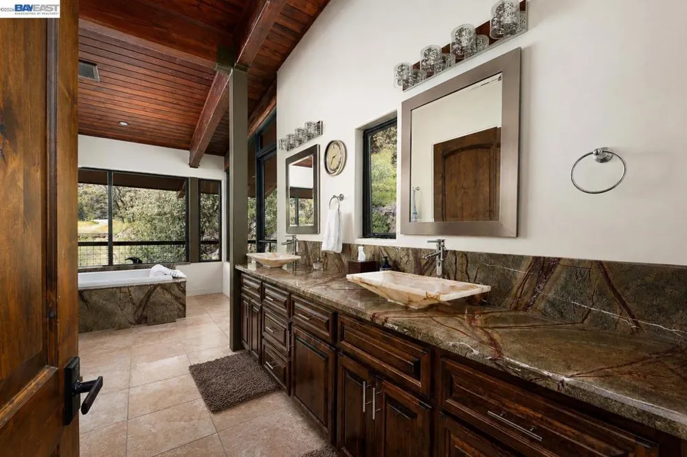 48250 S Fork Dr Three Rivers, CA 93271