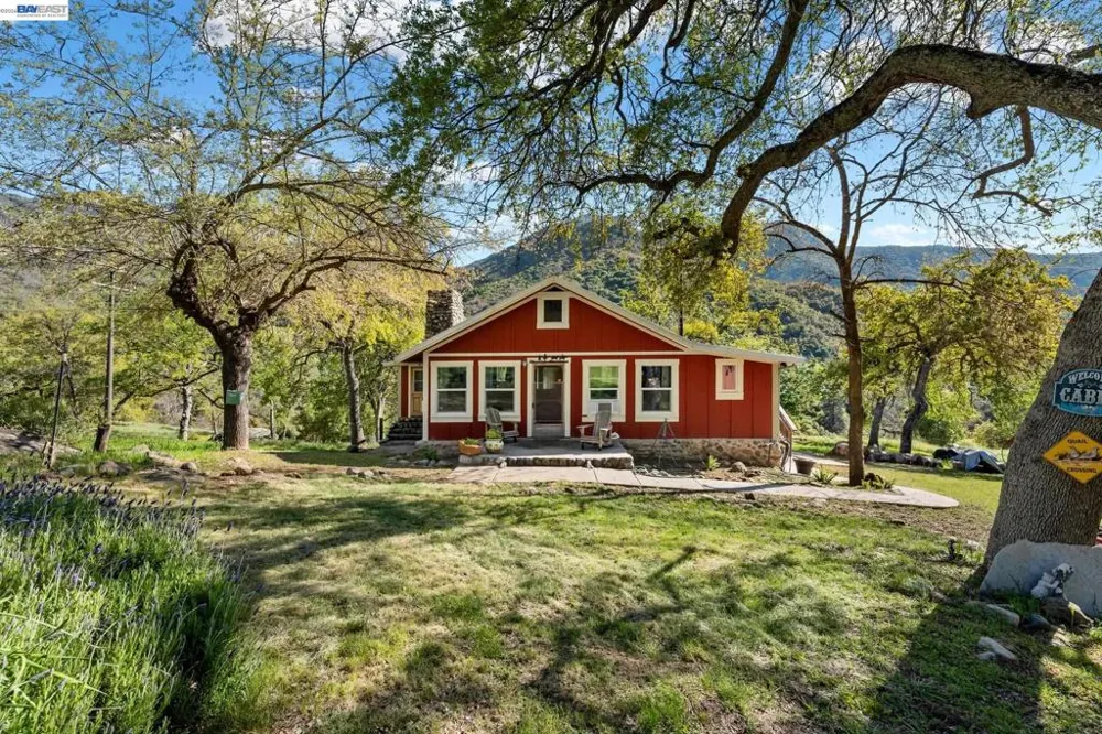 48250 S Fork Dr Three Rivers, CA 93271
