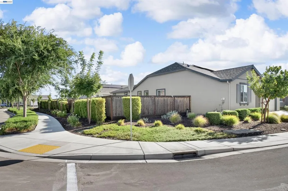 619 Heathridge Street Manteca, CA 95336
