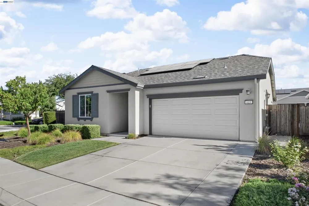 619 Heathridge Street Manteca, CA 95336