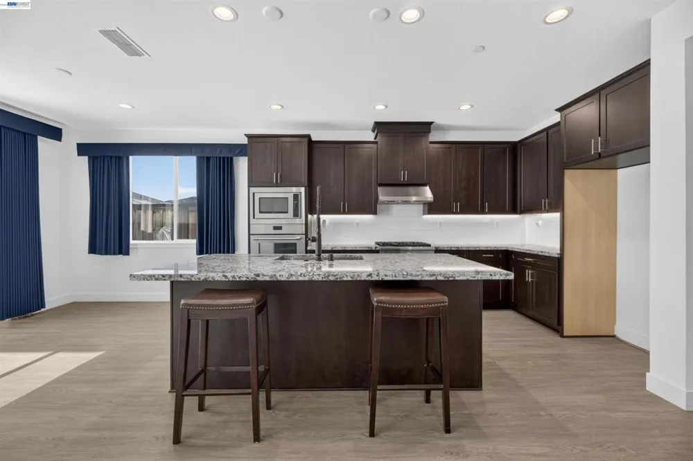 619 Heathridge Street Manteca, CA 95336