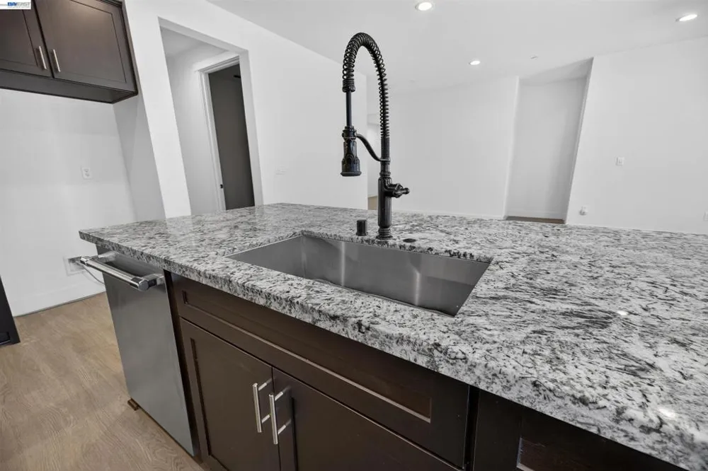 619 Heathridge Street Manteca, CA 95336