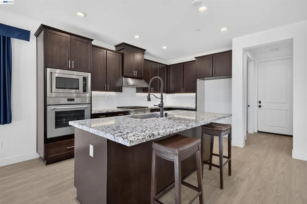 619 Heathridge Street Manteca, CA 95336