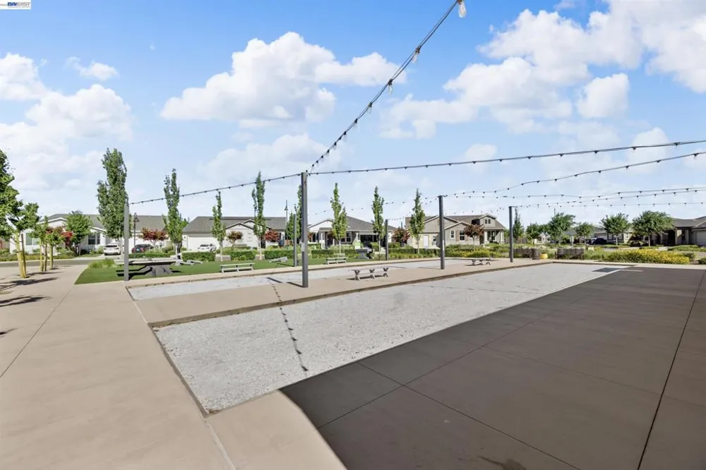 619 Heathridge Street Manteca, CA 95336