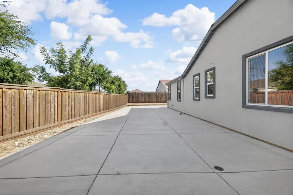 619 Heathridge Street Manteca, CA 95336