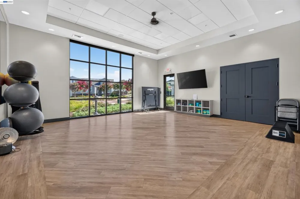 619 Heathridge Street Manteca, CA 95336