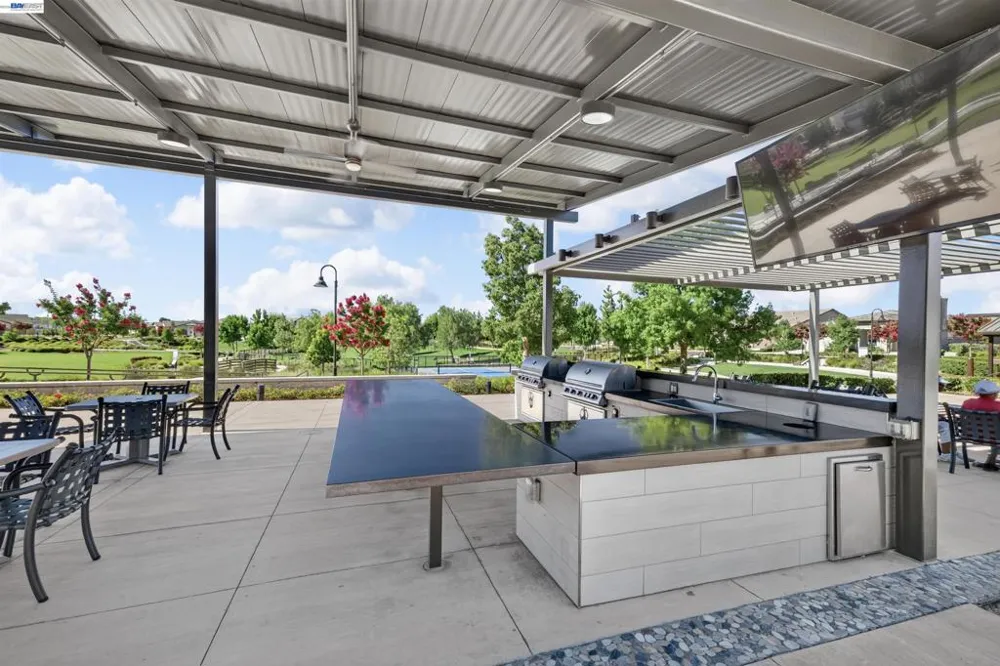 619 Heathridge Street Manteca, CA 95336